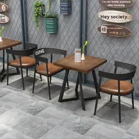 Ensemble de chaises de table à manger industrielle moderne et vintage carré et décontracté avec plateau en bois massif et design américain sur le thème du café en métal