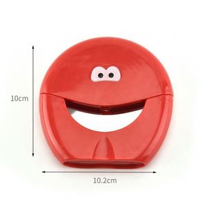 Smiley Face Rotary Round Pie <b>Baking</b> Kitchen Gadget Retractable Pizza Cutter With Latch - Product Image 4