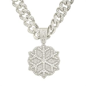 Colar Masculino de Luxo Hip Hop Icy Bling Banhado a Ouro com Pingente de Floco de Neve Cravejado de Strass e Diamantes e Corrente Cubana - Product Image 3