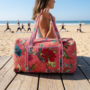 Sac de voyage matelassé en coton de qualité supérieure, motif floral imprimé, léger, spacieux, fermeture éclair, fait main, élégant - Product Image 1