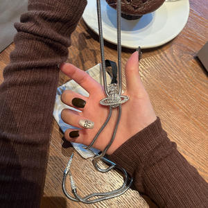 VVN Empress Vivienne Hochwertige, fein verarbeitete magnetische Saturn-Schleifenkette, lange kubanische Pulloverkette, 2-in-1-Choker - Product Image 2