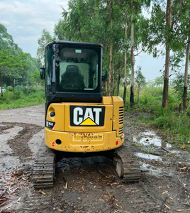 L'excavatrice sur chenilles hydraulique Compact Cat 3035E offre une grande efficacité, une faible consommation de carburant et un fonctionnement fiable. - Product Image 4