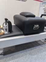 Máquina de Ejercicio Pilates Reformer Comercial Personalizada, Portátil, Ajustable, de Aluminio Gris, para la Salud Física