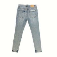 Jean slim homme coupe skinny délavé vintage effet vieilli avec éclaboussures de peinture et imprimé graffiti, style streetwear hip-hop