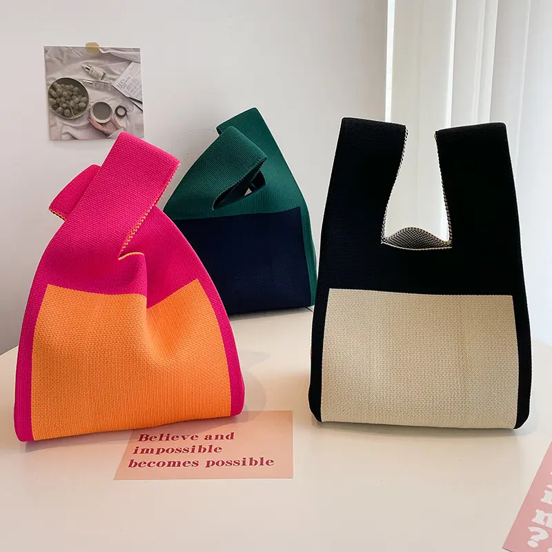 최신 디자인 다채로운 짠 가방 캐주얼 여행 핸드백 여성 니트 가방 쇼핑 토트 외부 니트 재사용 가능한 휴대용 핸드백