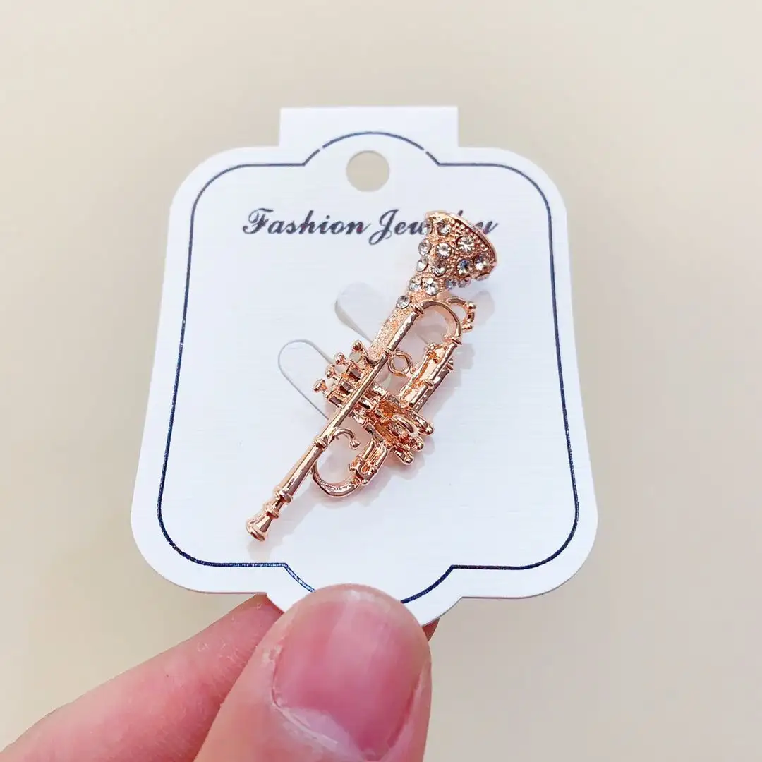 Thiết Kế Mới Brass Trumpet Nhạc Cụ Phong Cách Nhạc Sĩ Pin/Brooch Sáng Bóng Rhinestone Ve Áo Badge Chủ Cho Đảng