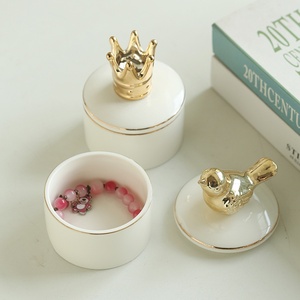 Scatola Portaoggetti in Porcellana Bianca Monocromatica con Finitura Dorata, Stile Nordico Semplice ed Europeo, Creativa per Gioielli o Candele - Product Image 4