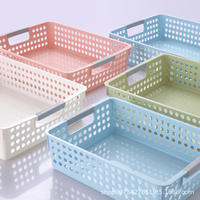 Panier de rangement portable en plastique PP coloré et personnalisable de haute qualité, organisateur de bureau, panier pour jouets et articles divers pour la maternelle
