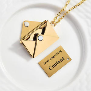 Collar de <span class=keywords><strong>Pareja</strong></span> con Colgante de Sobre de Acero Inoxidable, Cadena de Clavícula Moderna con Grabado Láser Personalizado, Regalo de Cumpleaños - Product Image 3