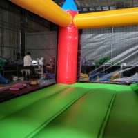 Château gonflable commercial arc-en-ciel 4m*4m*2.5m avec toboggan, château gonflable pour enfants, château de saut gonflable, parc de jeux à louer