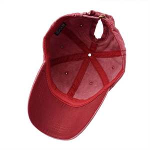 Venta al por mayor de gorras de béisbol de algodón lavado descolorido con orificio para cola de caballo, diseño de gorra de sol para deportes al aire libre de verano y uso diario. - Product Image 5
