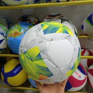 Balón de Fútbol Resistente para la Copa 2026, para Partidos de Liga y Juegos Casuales, Rendimiento Confiable en Todas las Superficies - Product Image 3