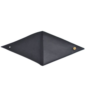 Pochette à bijoux en cuir microfibre avec logo doré, forme triangulaire, sac cadeau pour pièces de monnaie avec bouton, marque de luxe - Product Image 5