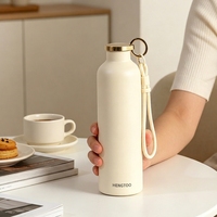 Bouteille isotherme en acier inoxydable 304 de 650 ml pour bureau, double paroi sous vide, maintien thermique 12-24h, avec sangle en paracorde et couvercle métallique – Vente en gros