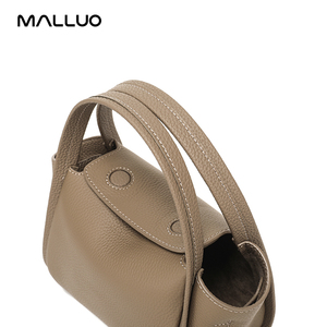 Borsa da donna in vera pelle all'ingrosso personalizzata in fabbrica. Borsa da donna in pelle di vacchetta di alta qualità. Le donne devono avere - Product Image 4
