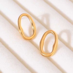 Boucles d'oreilles modernes rétro unisexes en acier inoxydable, créoles asymétriques, ton froid, bijoux d'oreille français de luxe simples pour les fêtes - Product Image 3