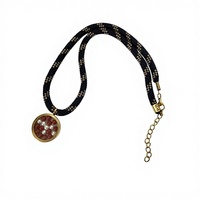 Accessoires : Collier avec pendentif médaillon en verre, breloque en paracorde, en acier inoxydable