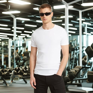 Camiseta Deportiva de Hombre de Alta Calidad, Reciclada, 90% Poliéster y Spandex, Jersey Liso Teñido, Corte Ajustado - Product Image 2