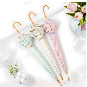 Parapluie <span class=keywords><strong>de</strong></span> soleil à bâton droit haut <span class=keywords><strong>de</strong></span> gamme à 8 côtes longue poignée couleur unie garniture <span class=keywords><strong>de</strong></span> dentelle décorative Protection UV parapluie <span class=keywords><strong>de</strong></span> <span class=keywords><strong>luxe</strong></span> pour les femmes - Product Image 2