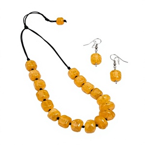 Conjunto de Joyería Clásico con Collar de Cuentas de Resina y Pendientes a Juego, Diseño de Cubo Naranja, Accesorio de Moda para Mujer - Product Image 1