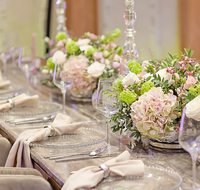 Support de Présentation en Acrylique Transparent de Luxe pour Assiettes de Présentation de Mariage et Événements - Grande Vente