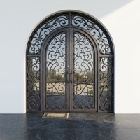 Portes doubles en fer forgé de style moderne avec impostes latérales pour villa