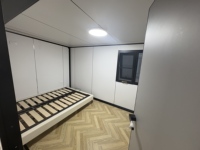 Edificio Comercial Expandible de 2 Pisos en Contenedor, Textura de Madera, Ventanas de Aluminio, Escaleras Exteriores, Gabinetes de Cocina, Restaurante, Tienda