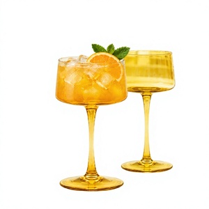 Verres à cocktail colorés en borosilicate faits à la main de 200 ml, sans plomb, coupe Martini, verrerie de bar réutilisable en gros - Product Image 2