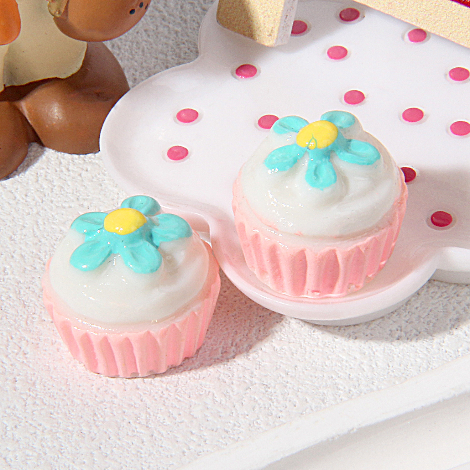 Fond de teint + fleur bleue