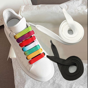 Lacci per Scarpe MC Queen Originali Personalizzati, Nuovi, Piatti, Larghi 1,2 cm, Spessi, Colore Bianco, in Poliestere, Prezzo di Fabbrica - Product Image 1