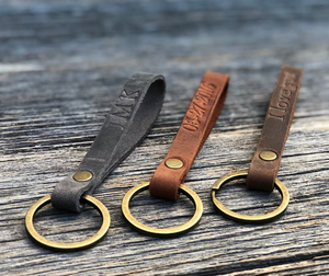 พวงกุญแจหนัง PU แบบกำหนดเองได้พวงกุญแจหนังเริ่มต้นจัดส่งเร็วของขวัญย้อนยุคพวงกุญแจหนัง - Product Image 1