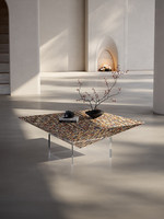 Table basse triangulaire inversée en acrylique minimaliste moderne au design créatif haut de gamme BTCT018 pour salon ou bureau