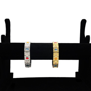 Bracciale Vintage da Uomo con Cristalli Colorati, Placcato Oro, Decorativo Inciso, Gioiello di Lusso di Nicchia alla Moda - Product Image 3