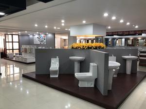 Inodoro de cerámica blanco moderno alargado de dos piezas con sistema de descarga doble y trampa en P, montado en el suelo, para venta al por mayor - Product Image 6