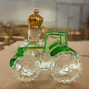 Décanteur à whisky en verre en forme de tracteur, nouveauté en gros de Chine, <span class=keywords><strong>carafe</strong></span> à <span class=keywords><strong>liqueur</strong></span> créative avec couvercle en forme de couronne pour bar et cadeau personnalisable - Product Image 1