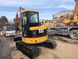Mini-excavatrice d'occasion CAT 304CR 4 tonnes, excavatrice hydraulique sur chenilles d'occasion 303CR 305C en stock à vendre dans l'entrepôt de Shanghai - Product Image 5
