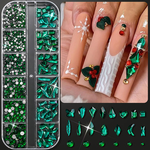 Décorations d'ongles de Noël tendance : 12 compartiments, ornements verts et rouges, strass pour ongles, breloques de dessin animé, accessoires - Product Image 5