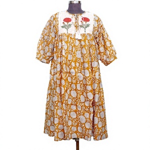 Robe midi à imprimé floral bohème avec manches bouffantes brodées, coupe ample, en coton, robe décontractée d'été - Product Image 1