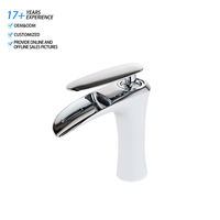 Robinet de lavabo monocommande en laiton chromé à montage sur plan avec cartouche en céramique, design moderne