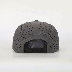 หมวกแก๊ปปีกแบน 7 แผง สีเทา โพลีเอสเตอร์ คุณภาพสูง สำหรับกีฬา งานปาร์ตี้  พร้อมโลโก้ยางแบบกำหนดเอง ตัดด้วยเลเซอร์ - Product Image 5