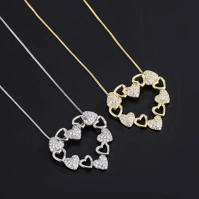 Vente en gros de bijoux de mode pour femmes pendentif en laiton incrusté de diamants cœur d'amour collier personnalisé en plaqué or incrusté de zircons cœur de pêche