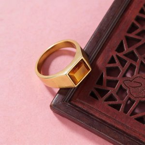 Anello da Uomo in Acciaio al Titanio con Occhio di Tigre, Personalizzato, Impermeabile ed Elegante - Product Image 4