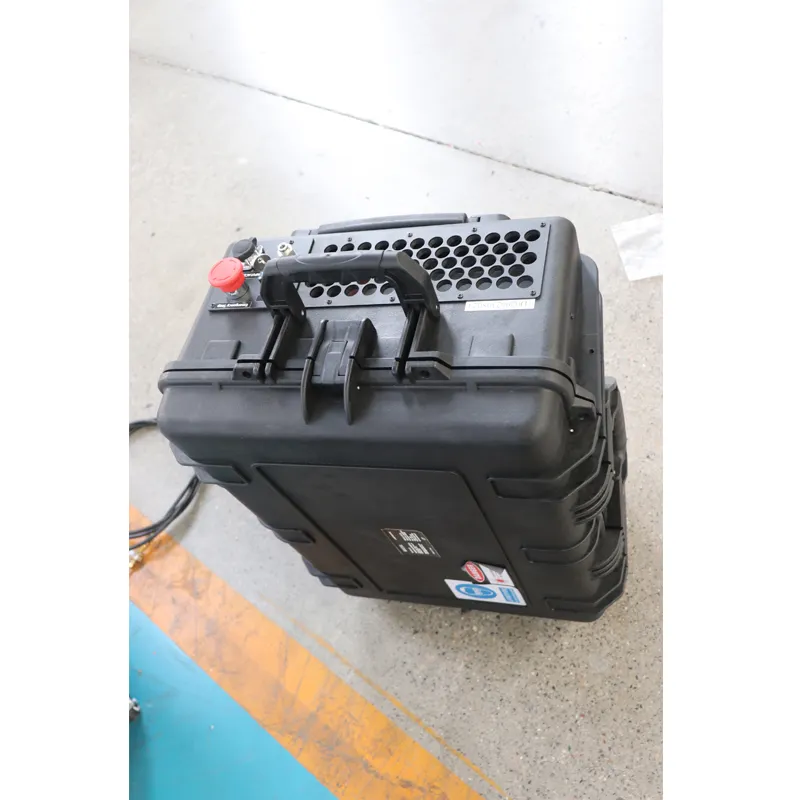 200W 300W Bagage Stijl Puls Laser Reinigingsmachine Voor Het Reinigen Van Roest Olie Schilderij Coating MC-200 MC-300