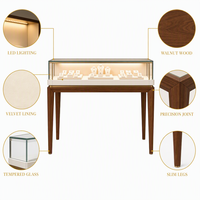 Vitrine de présentation de bijoux haut de gamme, armoire en verre avec pieds en bois et bande LED intégrée pour boutique et magasin de vente de bijoux