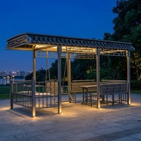Banc de jardin traditionnel à balançoire avec structure en acier, table durable et toit rigide, ensemble de gazebo extérieur pour 8 personnes