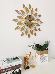 Nouvelle arrivée grande horloge murale en métal en forme de <span class=keywords><strong>soleil</strong></span>, moderne et créative, silencieuse, pour la décoration du salon, vente en gros - Product Image 4
