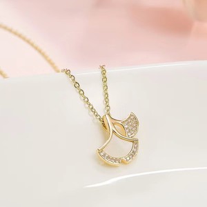 Collar con colgante de hoja de ginkgo en aleación de cobre, oro rosa, con engaste pavé, cadena para clavícula, para mujer, regalo, joyería. - Product Image 1