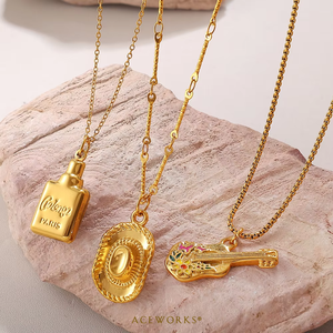 Iconos del Estilo de Vida Dorado |   Colgante de Acero Inoxidable con Baño de Oro PVD de 18K para Uso Diario, con Motivos de Música, Deportes, Amor y Fe, para la Creación de Joyas - Product Image 4