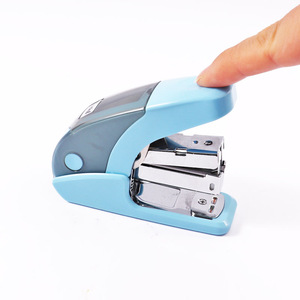 <span class=keywords><strong>FOSKA</strong></span> Kolay Tek Parmak Zımbalama Entegre Çıkarma ve Zımba Saklama Özellikli Mini Zımba Seti, Öğrenciler İçin Standart 24/6 Zımbalarla - Product Image 5