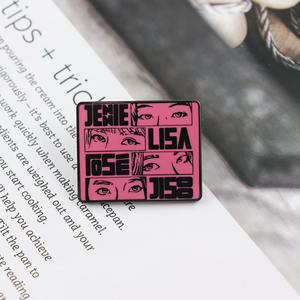 制造商畅销韩国女团 BlackPink 音乐团体黑色金属珐琅胸针，适用于服装和包袋 - Product Image 2